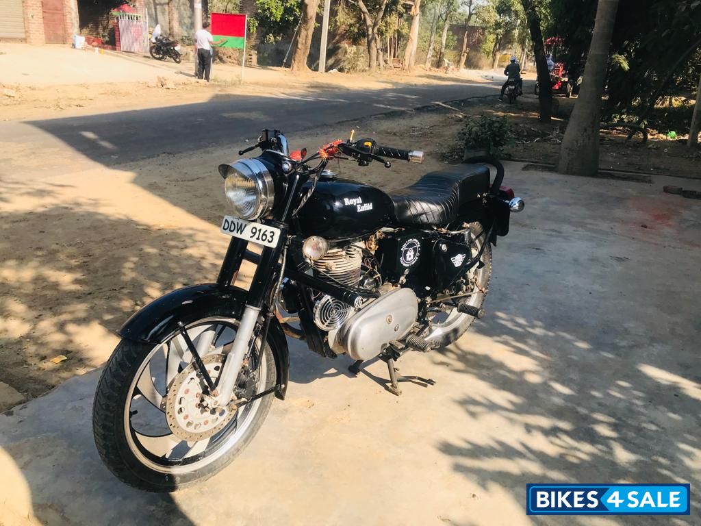 Black Royal Enfield Bullet 350