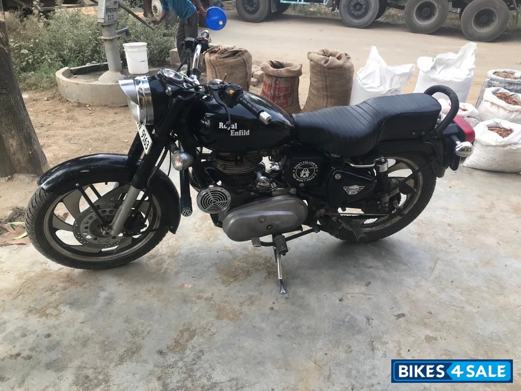 Black Royal Enfield Bullet 350