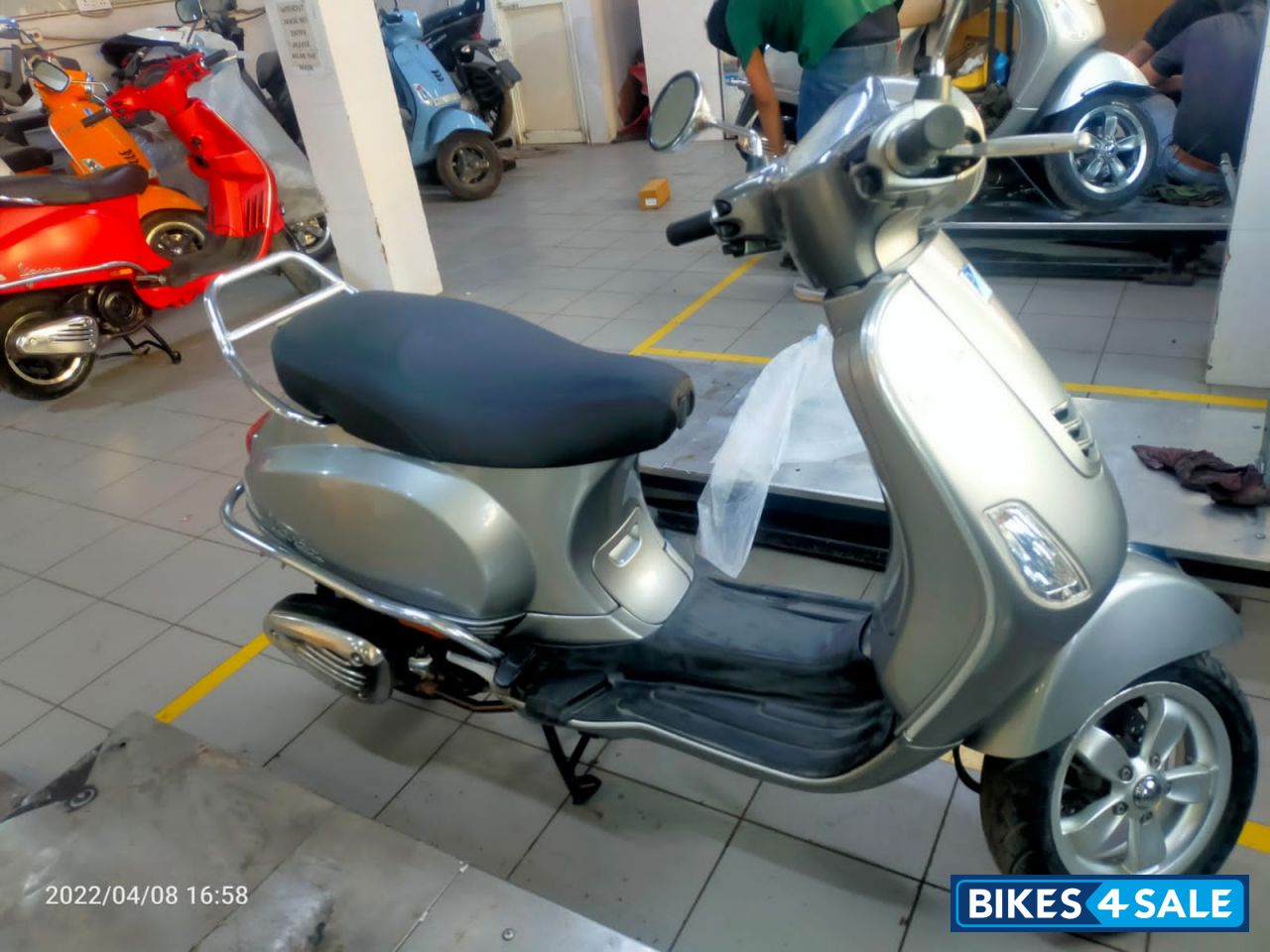 Grey Vespa VXL 125