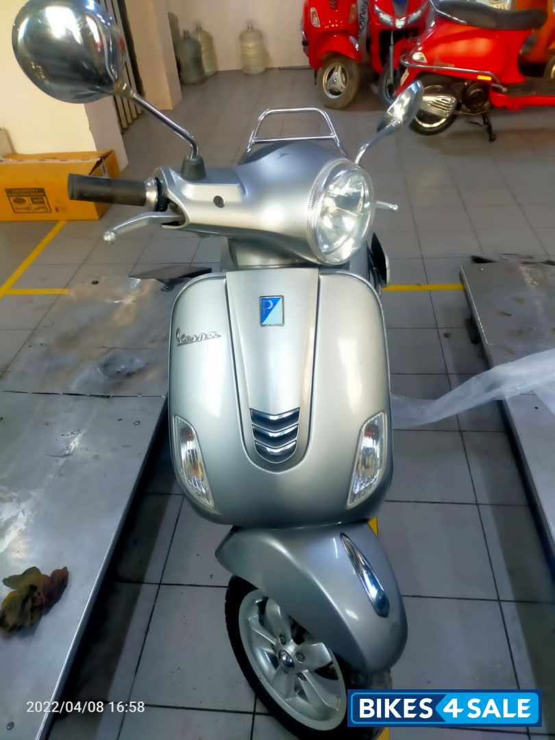 Grey Vespa VXL 125