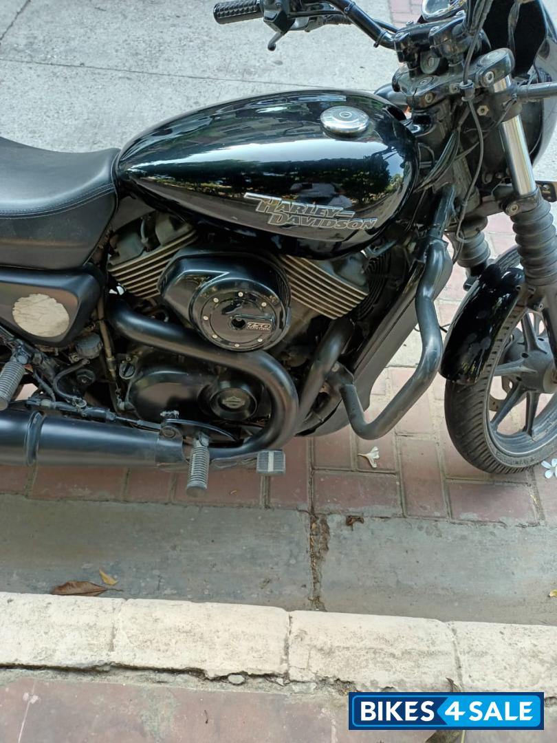 Black Harley Davidson Street 750