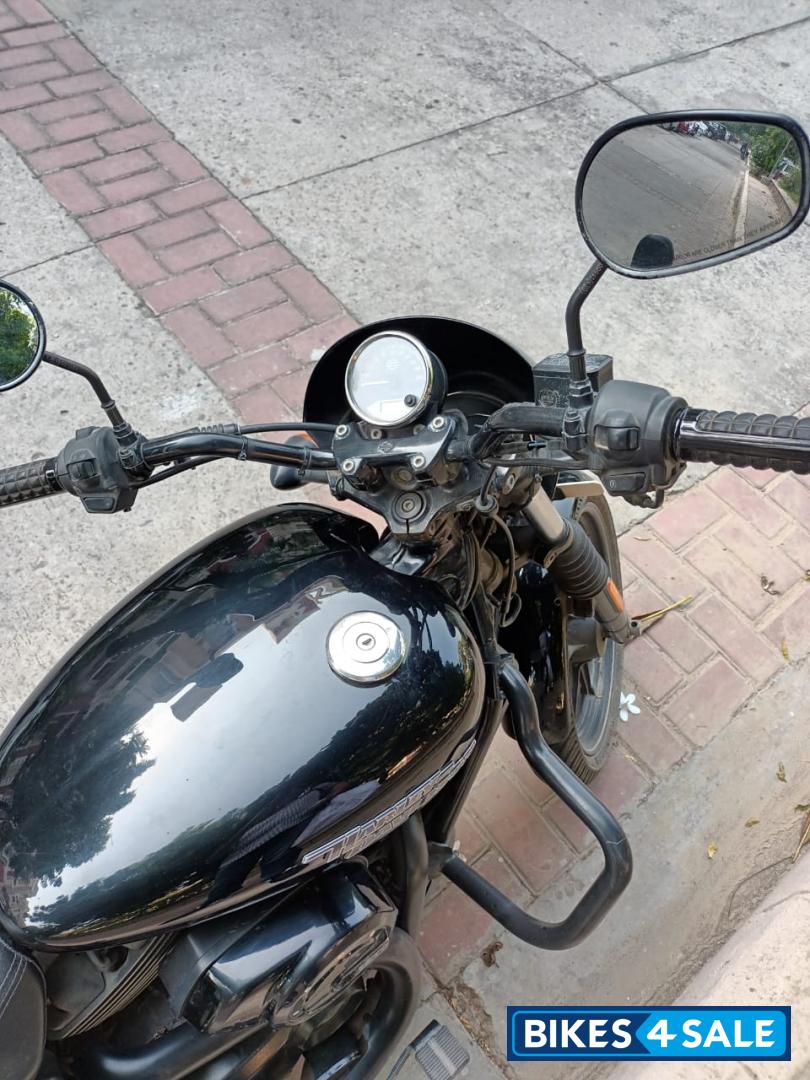 Black Harley Davidson Street 750