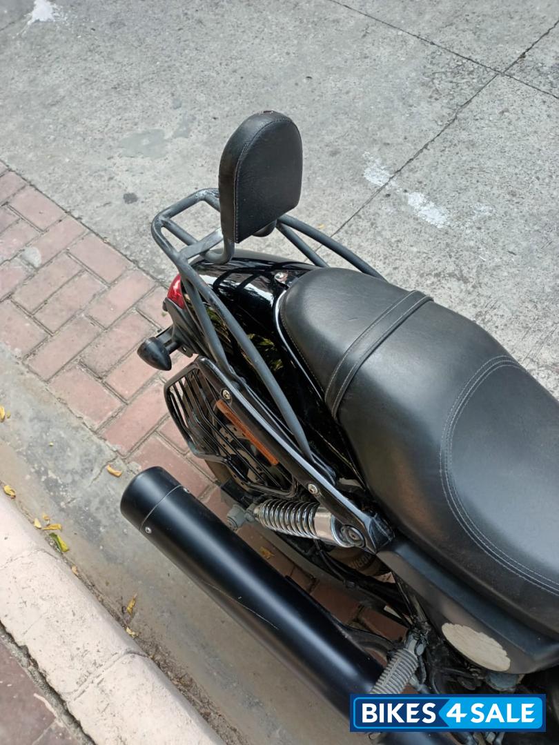 Black Harley Davidson Street 750