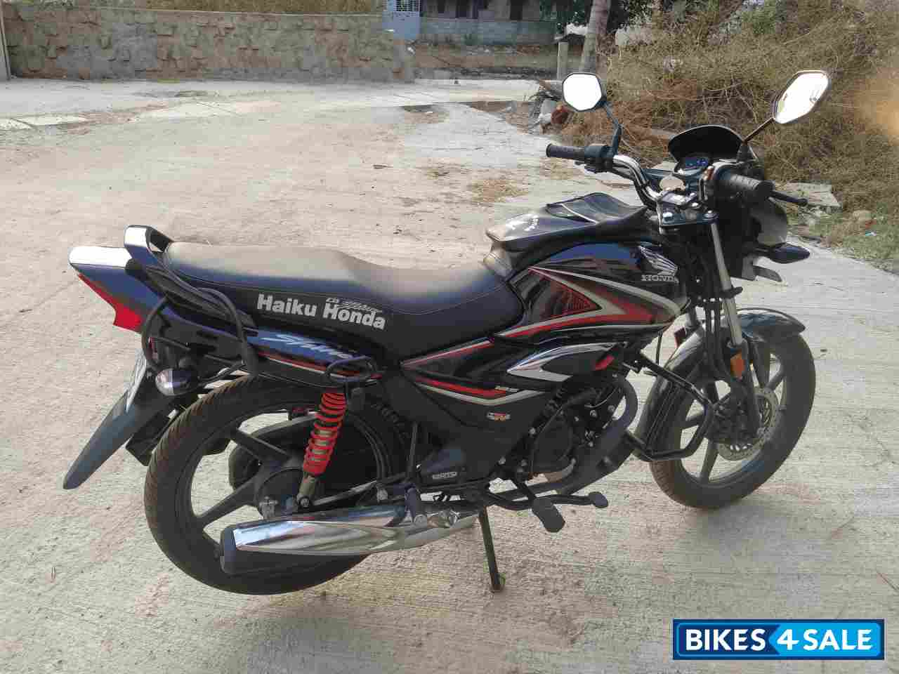 Black Honda Shine BS6