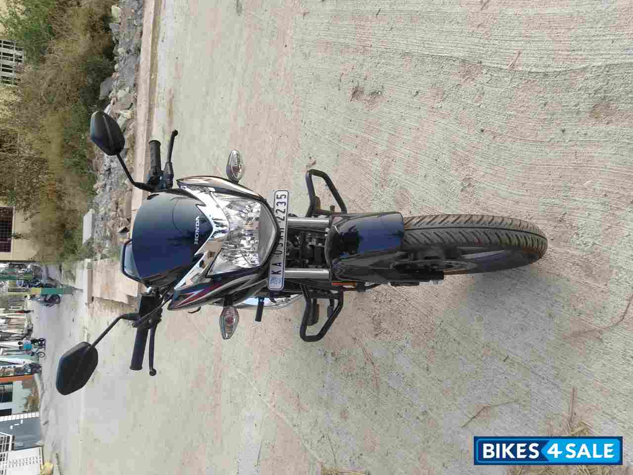 Black Honda Shine BS6