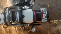 White Bajaj Avenger 220 DTS-i