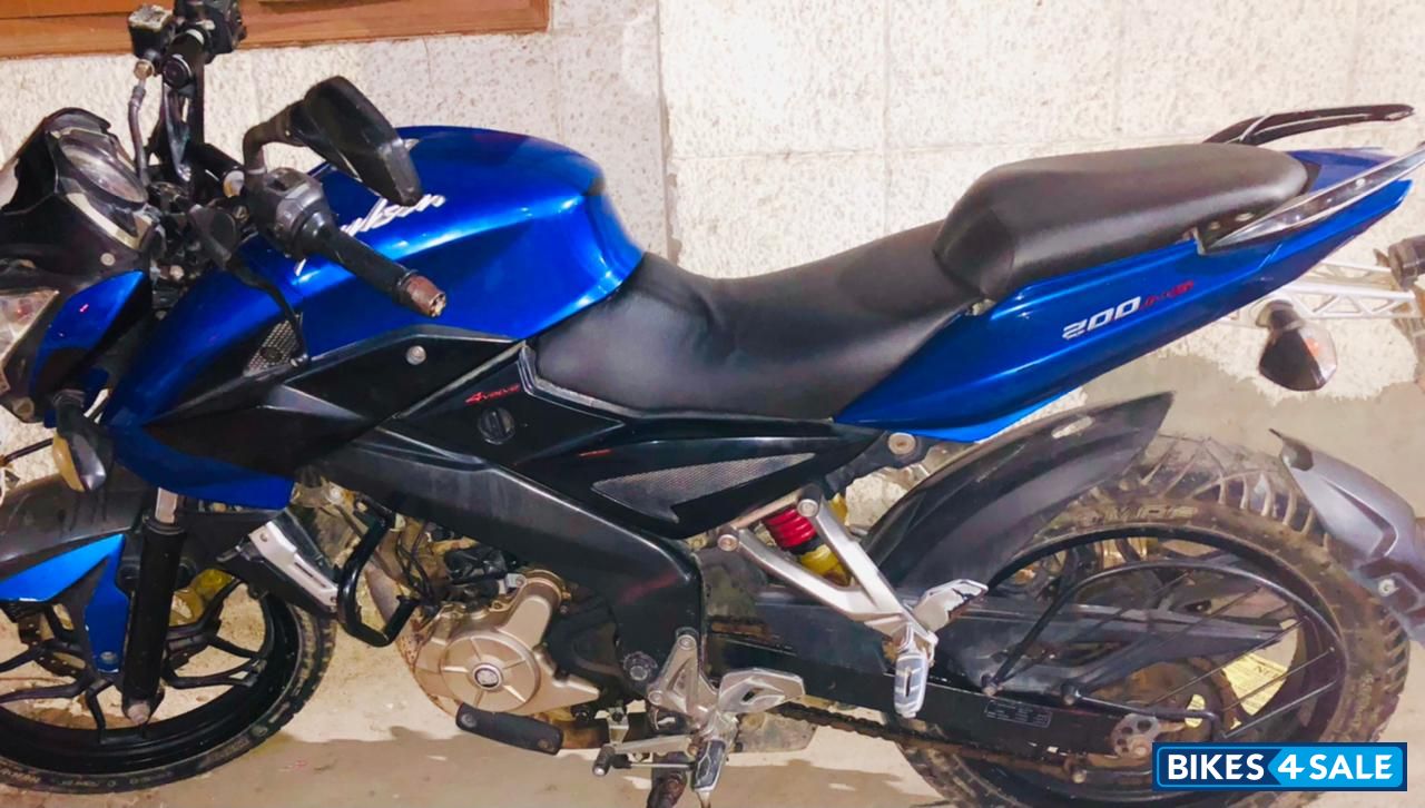 Saffire Blue Bajaj Pulsar 200 NS