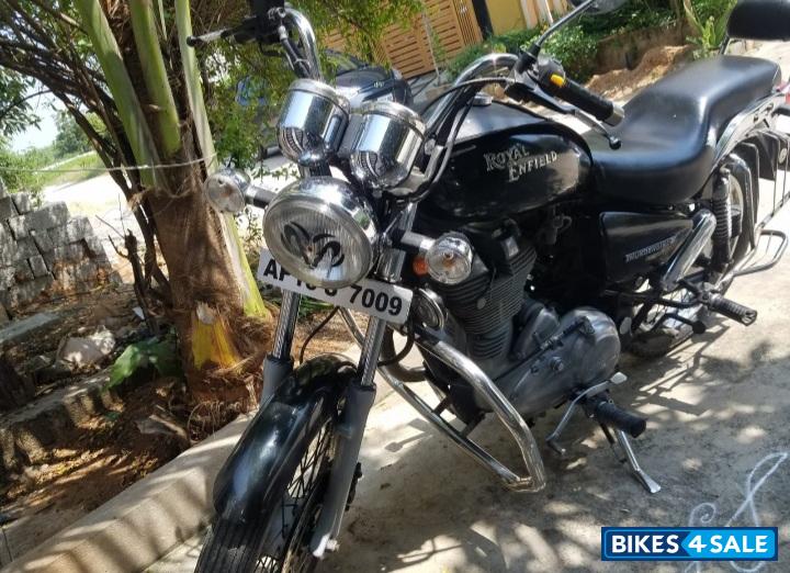 Black Royal Enfield Thunderbird TwinSpark 350