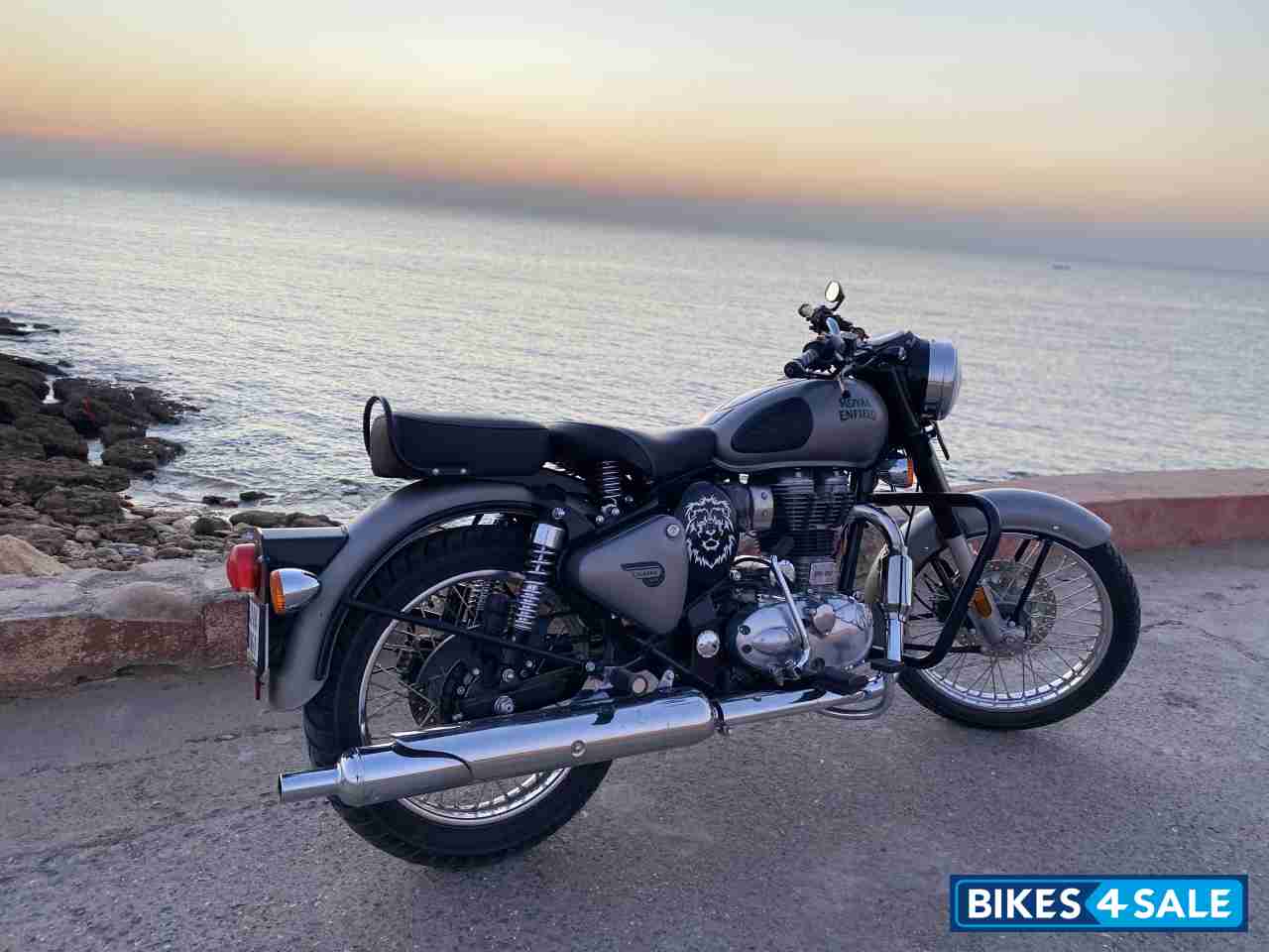 Royal Enfield Classic Gunmetal Grey Royal Enfield Classic Gunmetal Grey