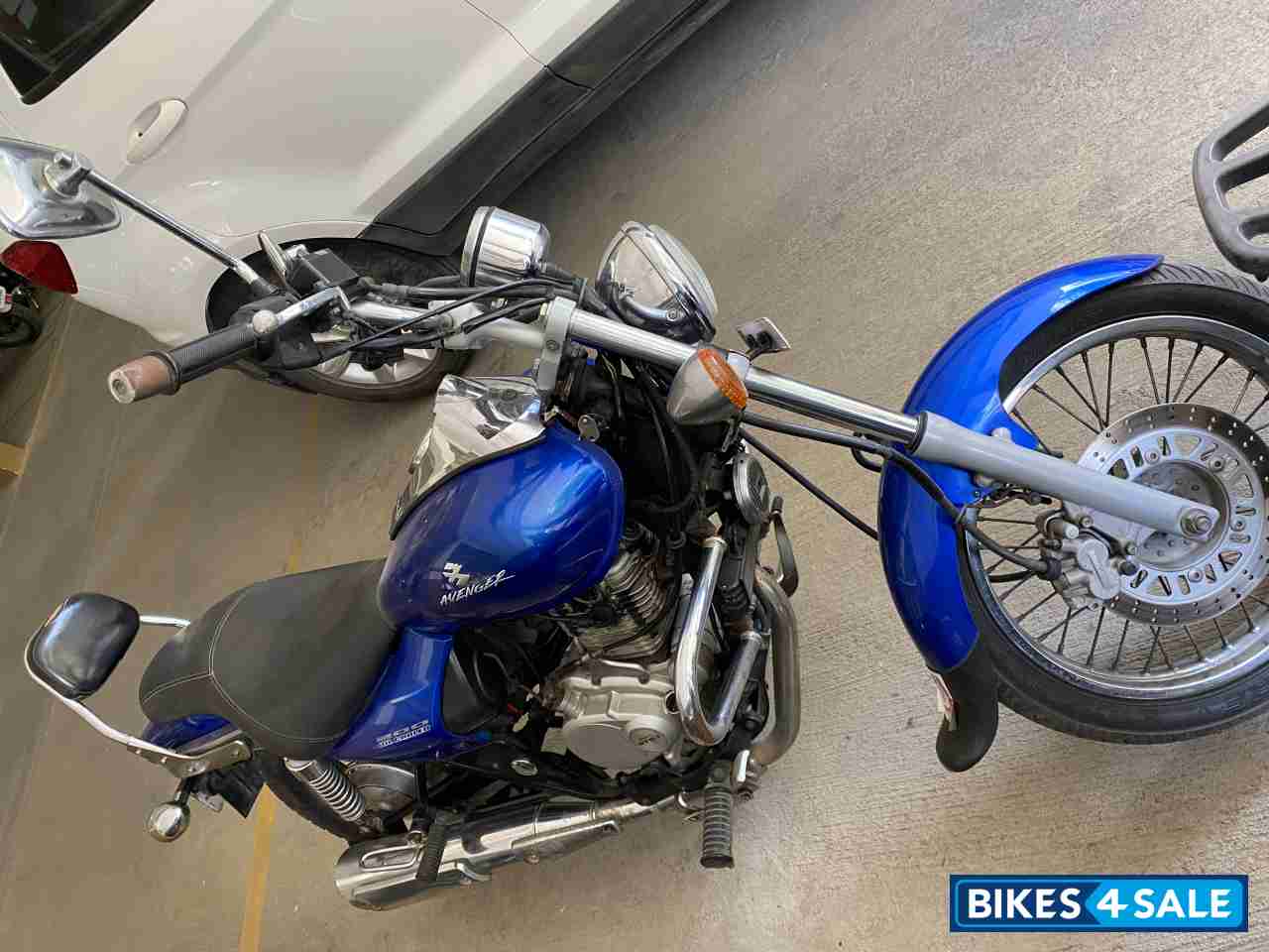 Bajaj Avenger 200 DTS-i