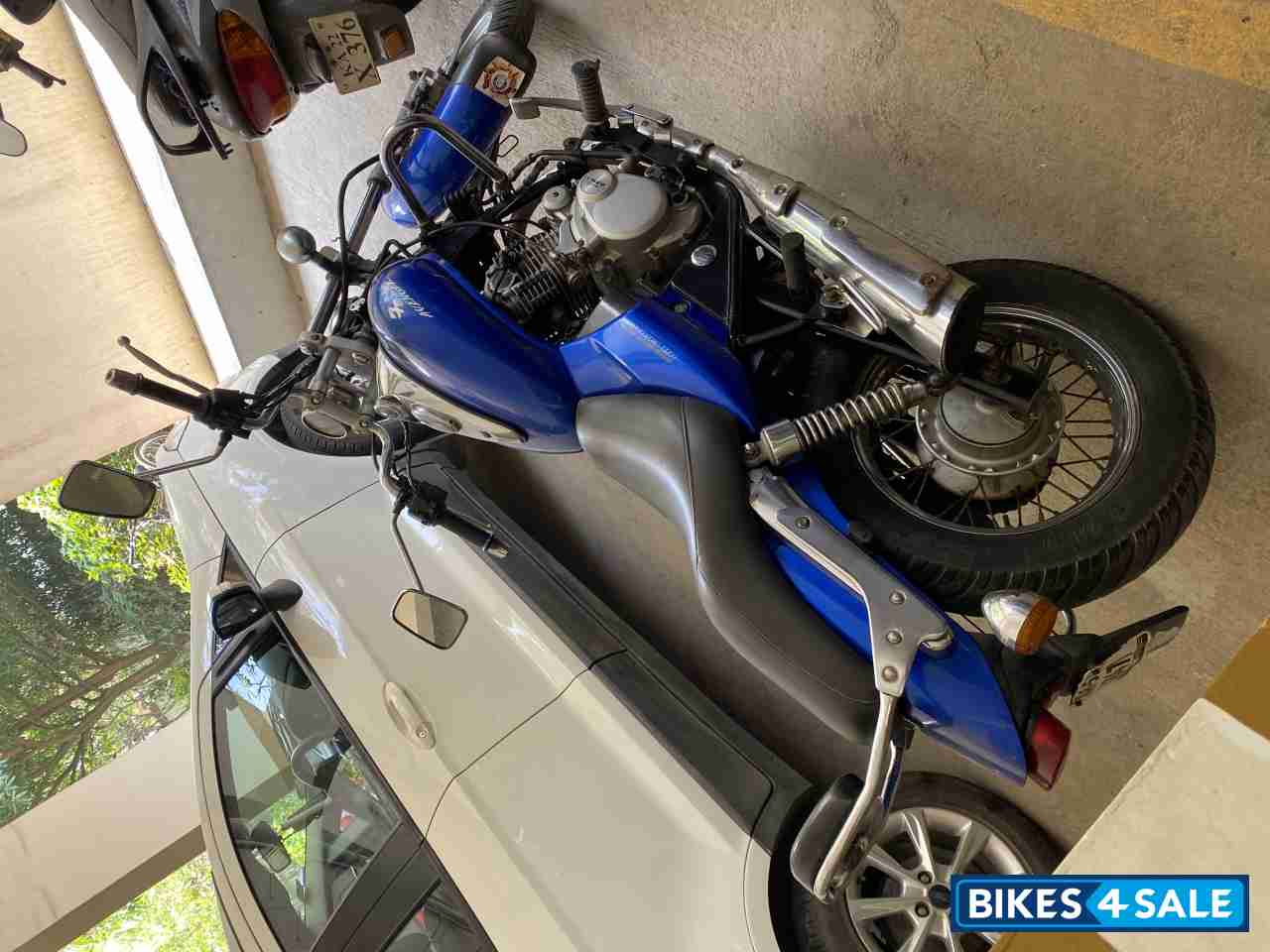 Bajaj Avenger 200 DTS-i