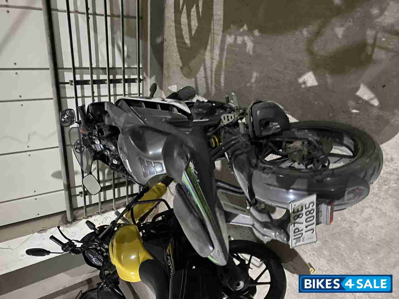 Grey / White Yamaha YZF R15 V2