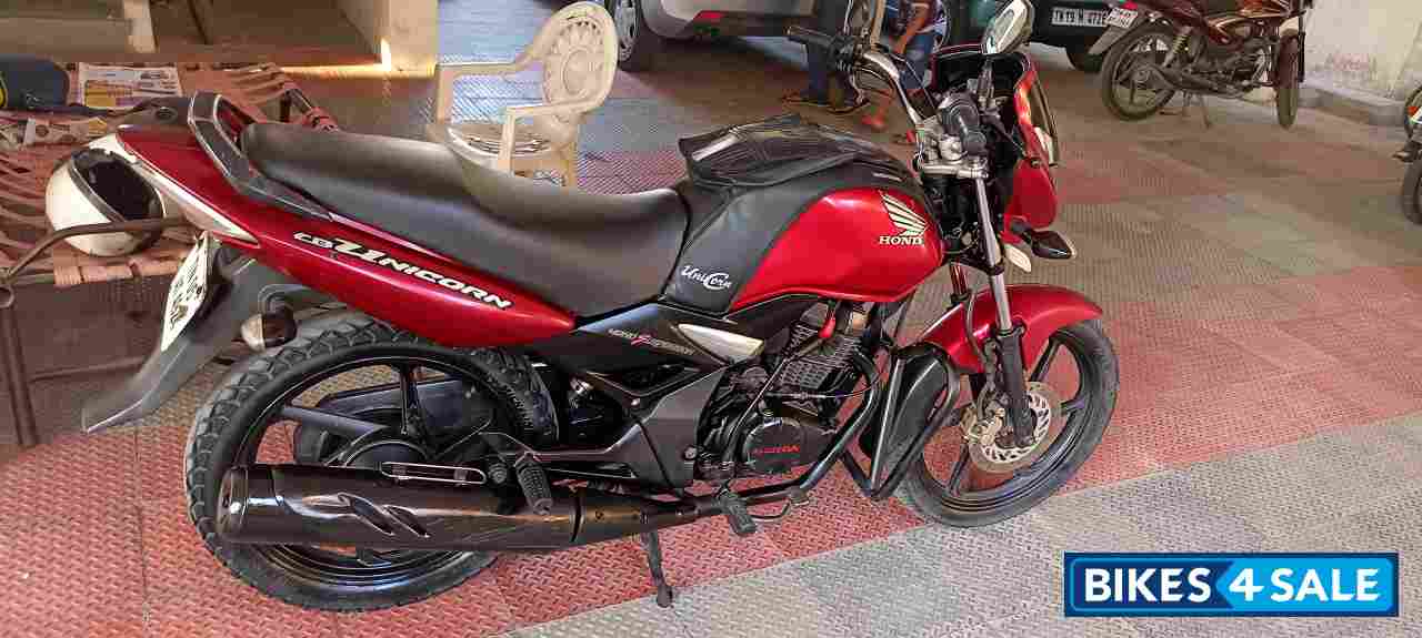 Red Honda CB Unicorn
