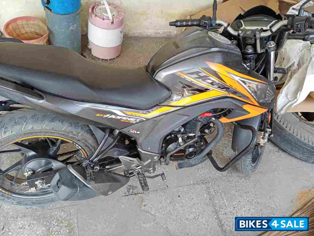 Honda CB Hornet 160R ABS