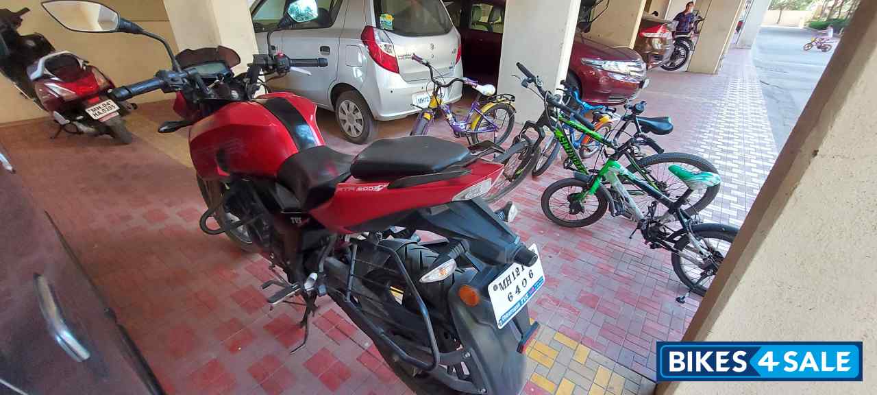 Red TVS Apache RTR 200 4V