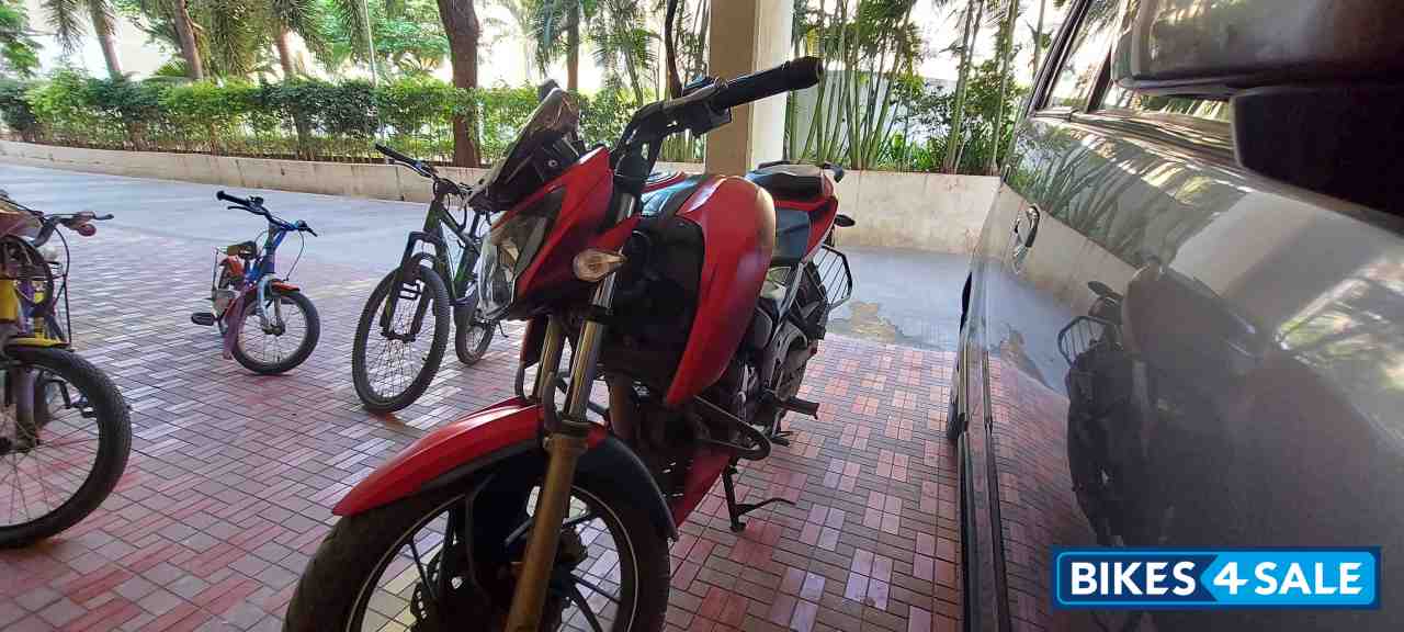Red TVS Apache RTR 200 4V