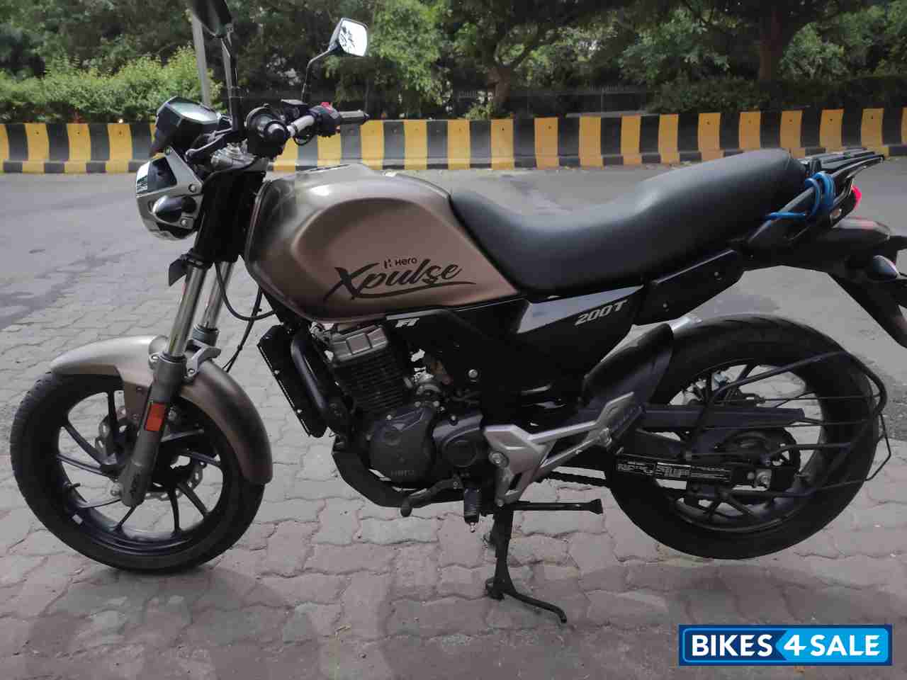 Gold Black Hero XPulse 200T BS6