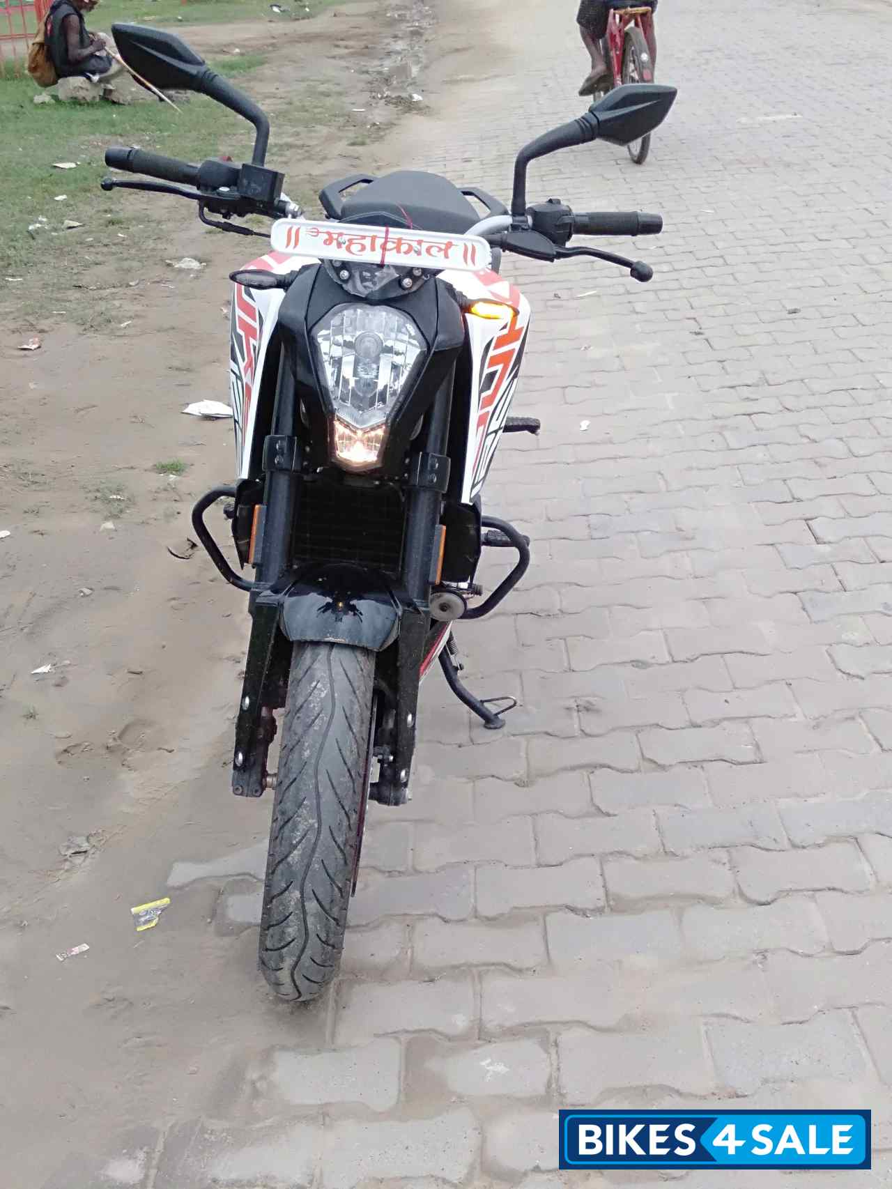 White Black And Orange KTM Duke 125