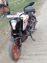 White Black And Orange KTM Duke 125