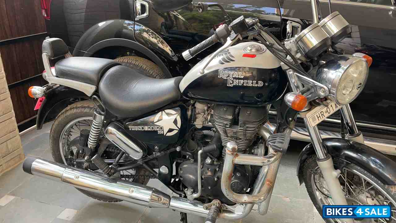 Black Royal Enfield Thunderbird TwinSpark 350