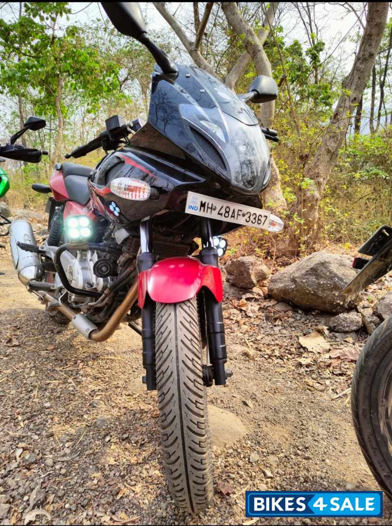 Bajaj Pulsar 220F Bajaj Pulsar 220F