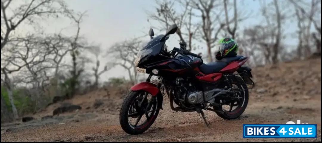 Bajaj Pulsar 220F Bajaj Pulsar 220F