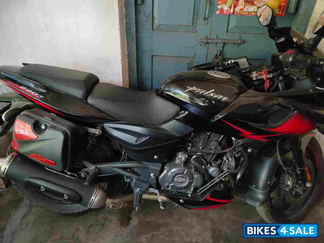 Bajaj Pulsar 220F BS6