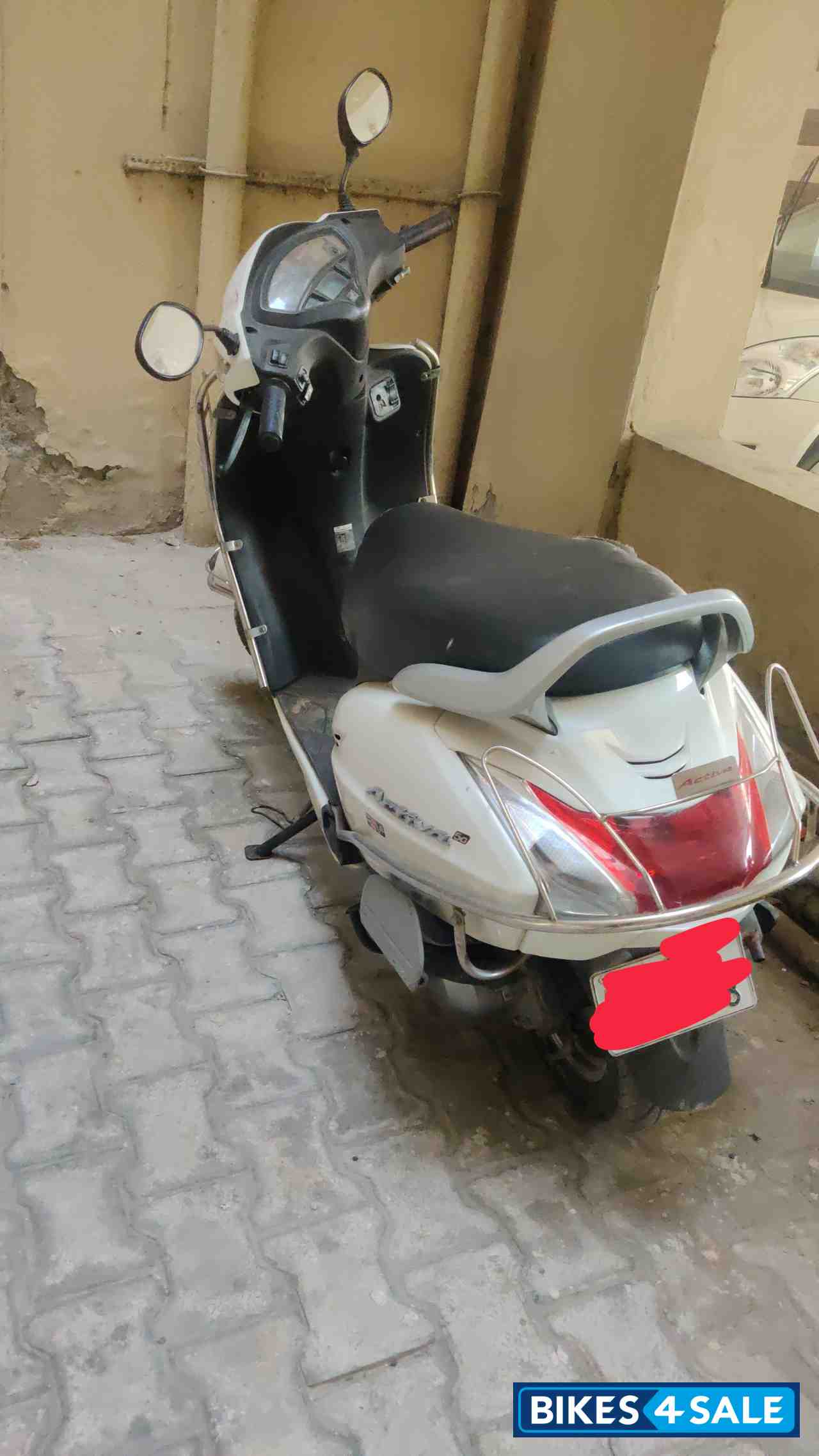 White Honda Activa 5G