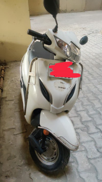 White Honda Activa 5G