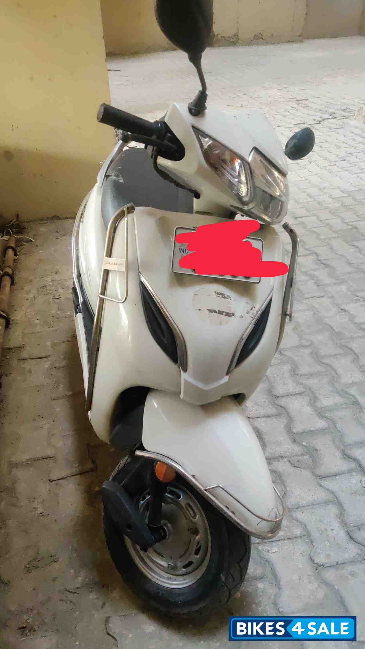 White Honda Activa 5G
