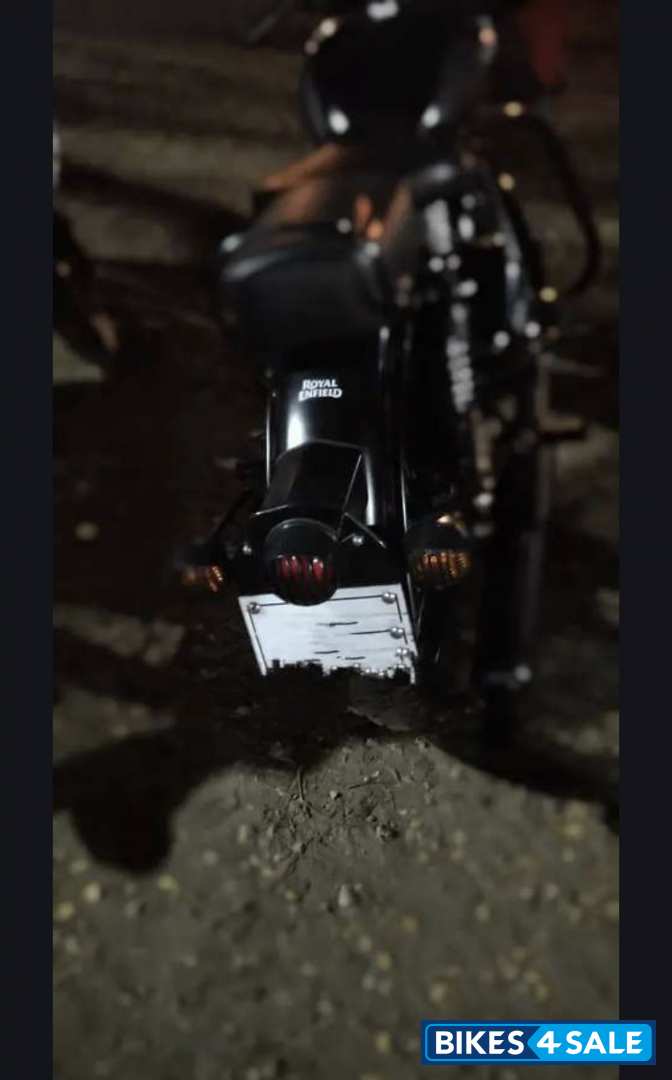 Black Royal Enfield Classic 500 Tribute Black