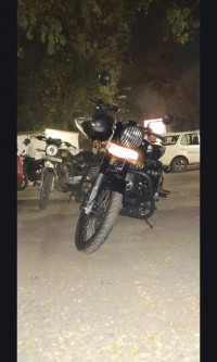 Black Royal Enfield Classic 500 Tribute Black