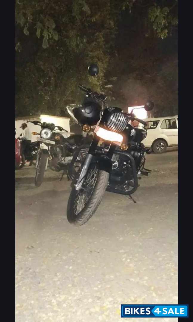 Black Royal Enfield Classic 500 Tribute Black