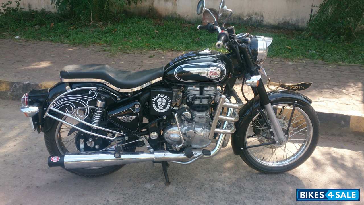 Black Royal Enfield Bullet Standard 500