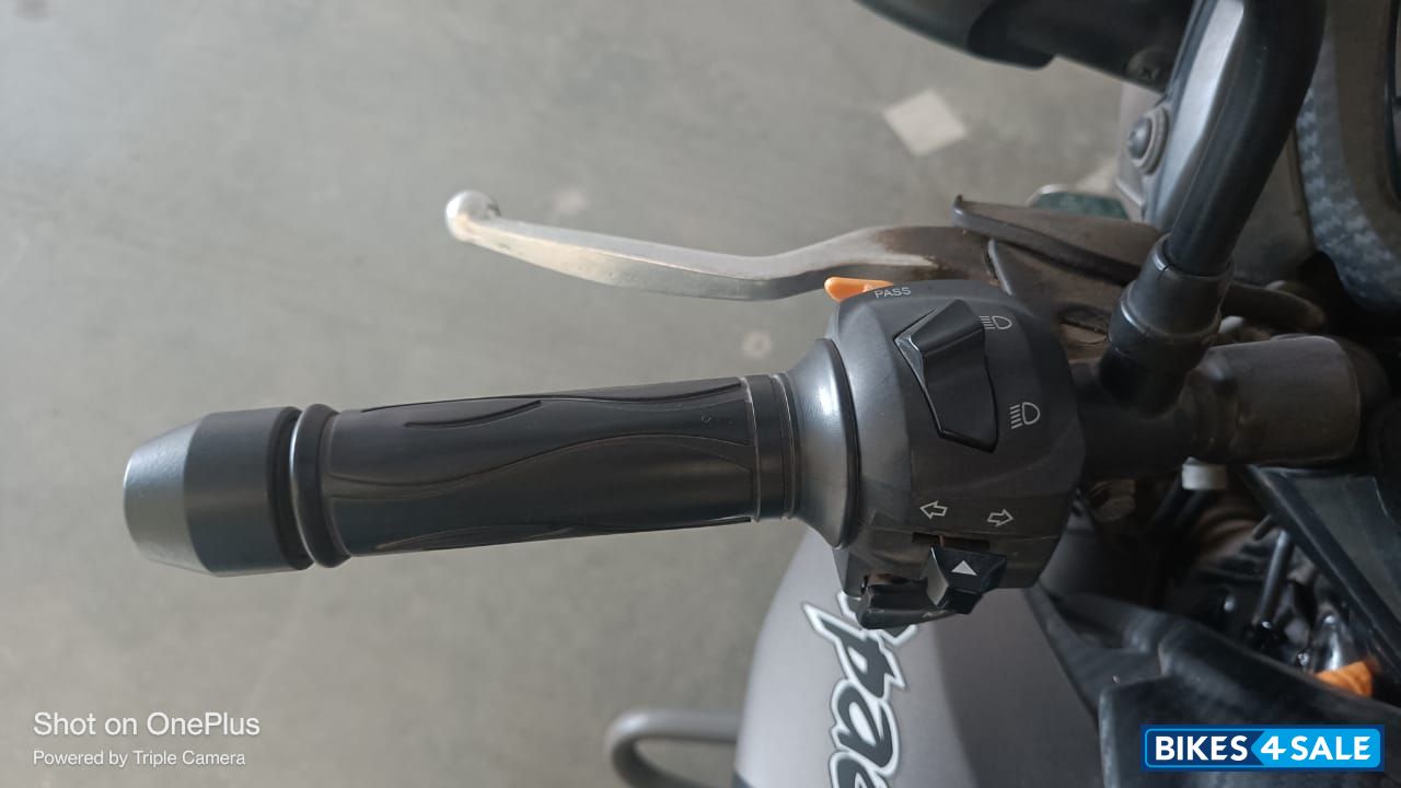 Pearl White TVS Apache RTR 160