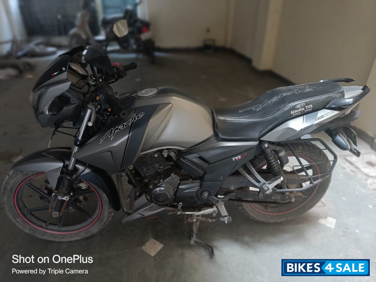 Pearl White TVS Apache RTR 160