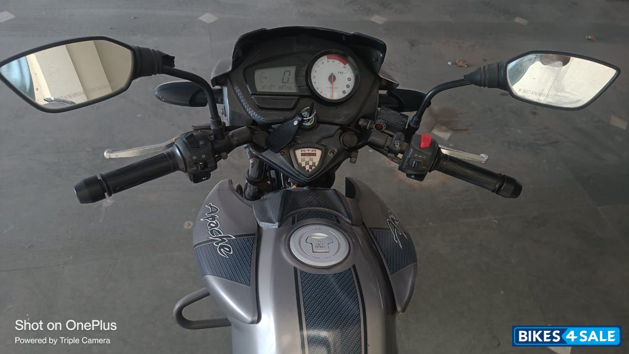 Pearl White TVS Apache RTR 160