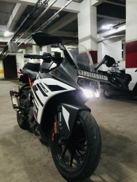 Black And White KTM RC 390 2020