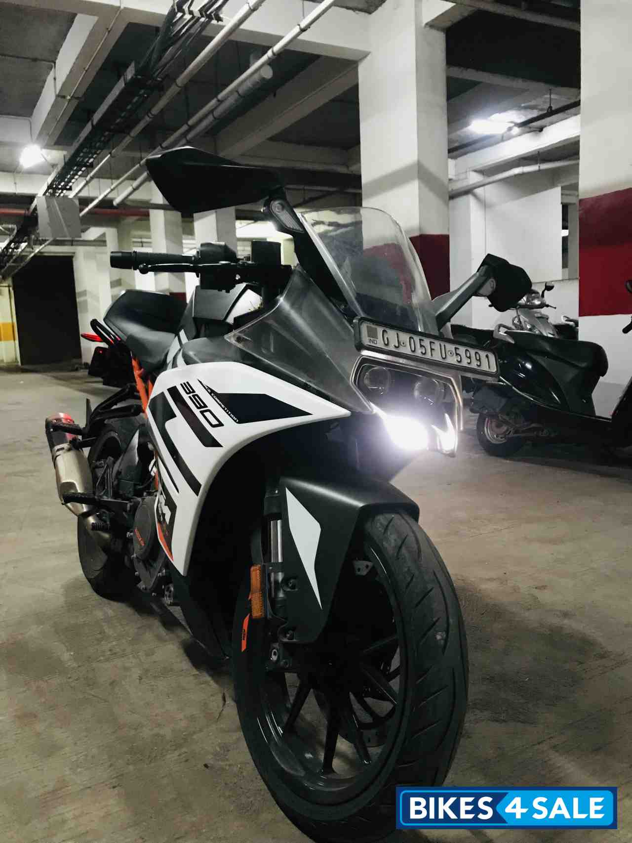 Black And White KTM RC 390 2020