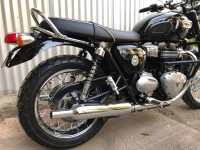 Black Triumph Bonneville T100