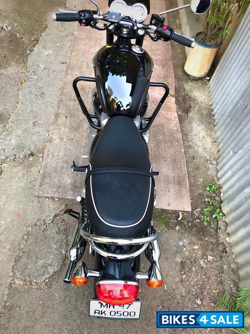 Black Triumph Bonneville T100