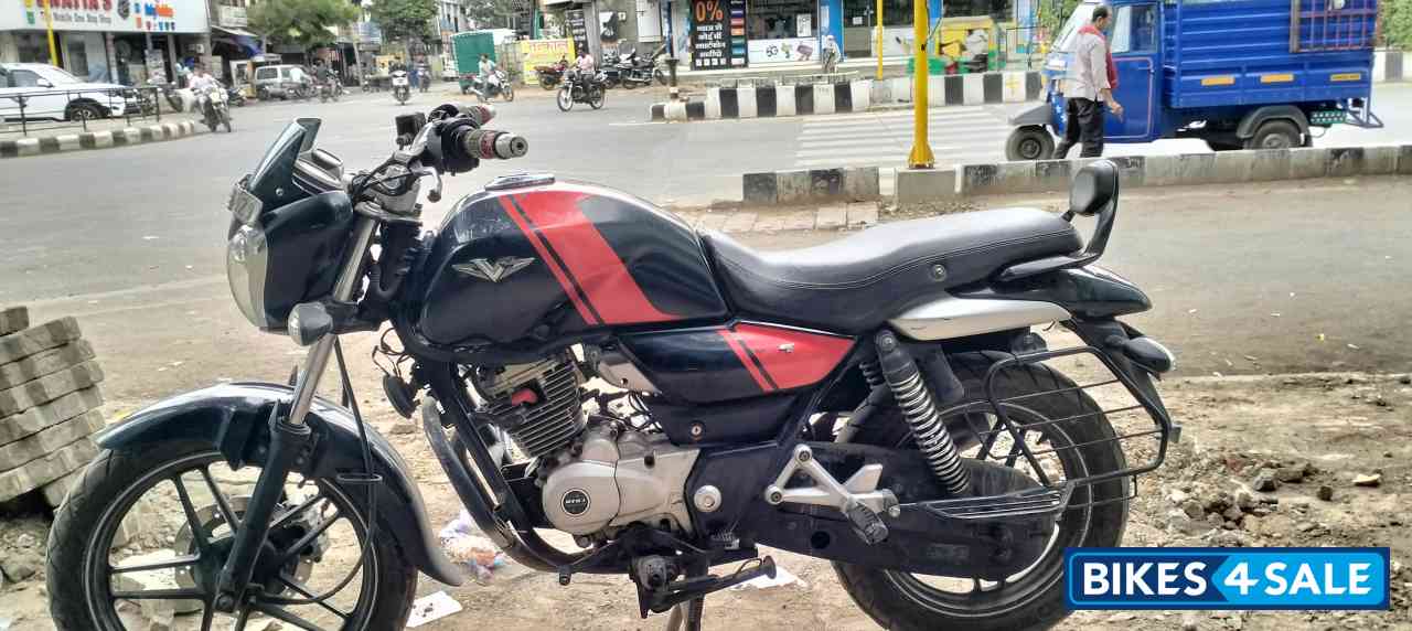 Bajaj V15