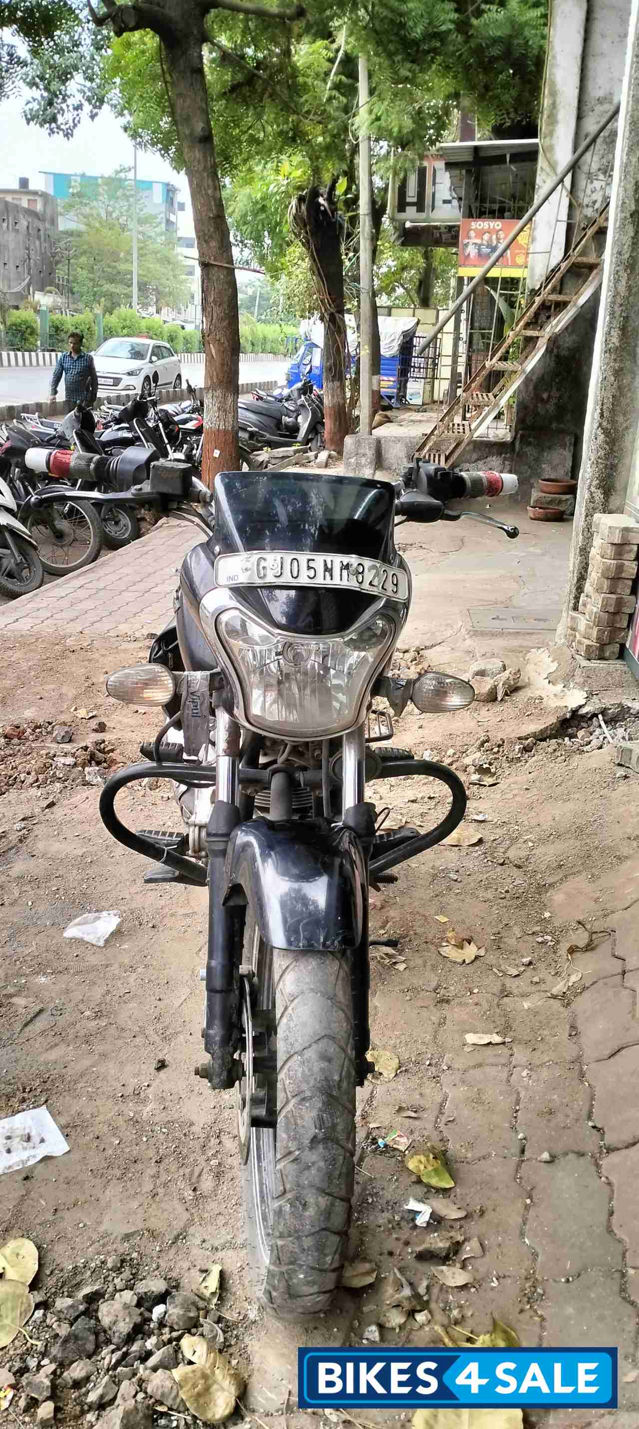 Bajaj V15