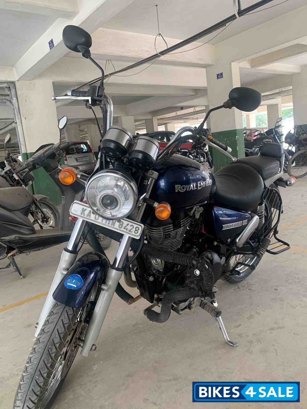 Navy Blue Royal Enfield Thunderbird 350 Navy Blue Royal Enfield Thunderbird 350