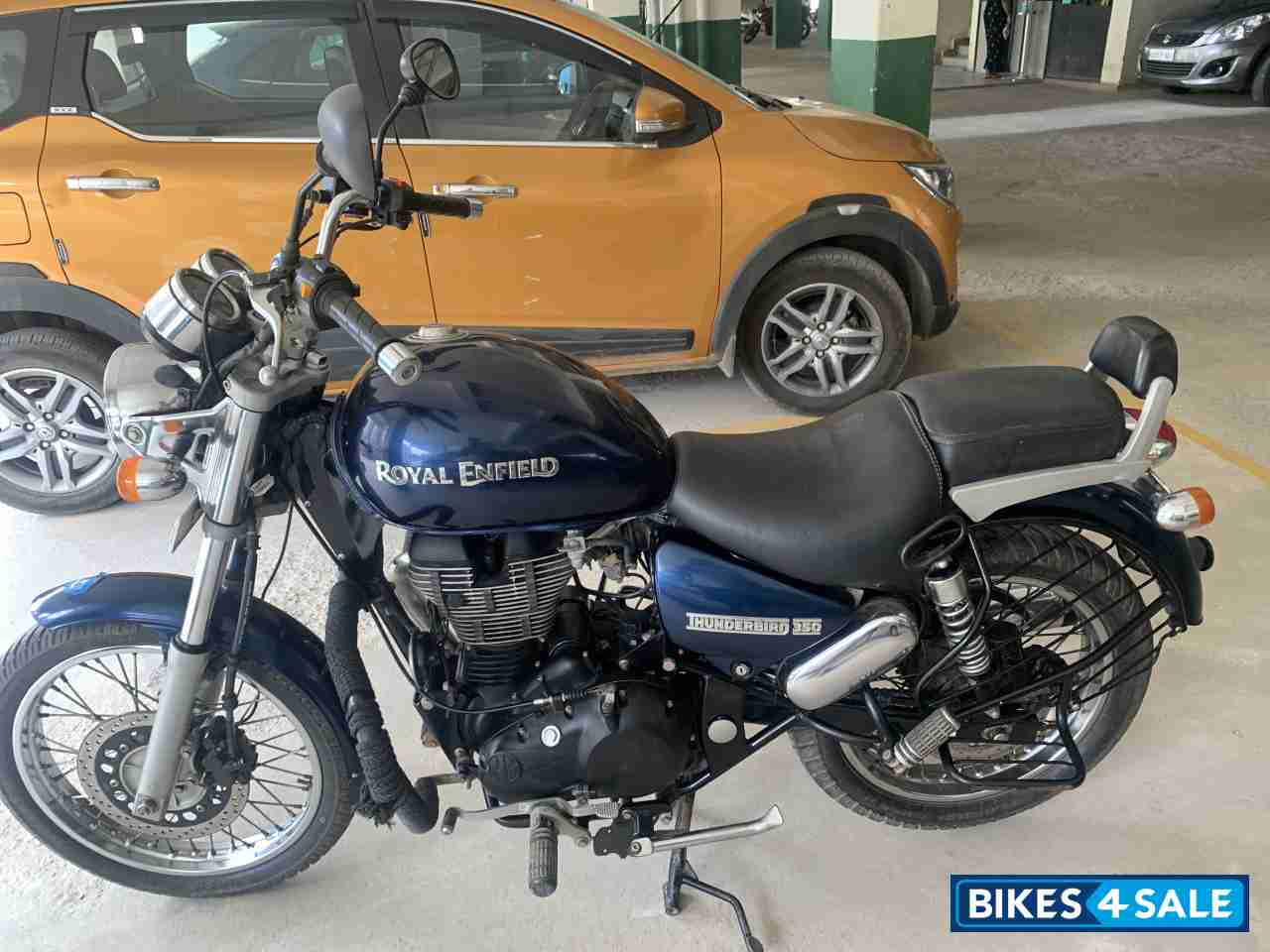 Navy Blue Royal Enfield Thunderbird 350 Navy Blue Royal Enfield Thunderbird 350