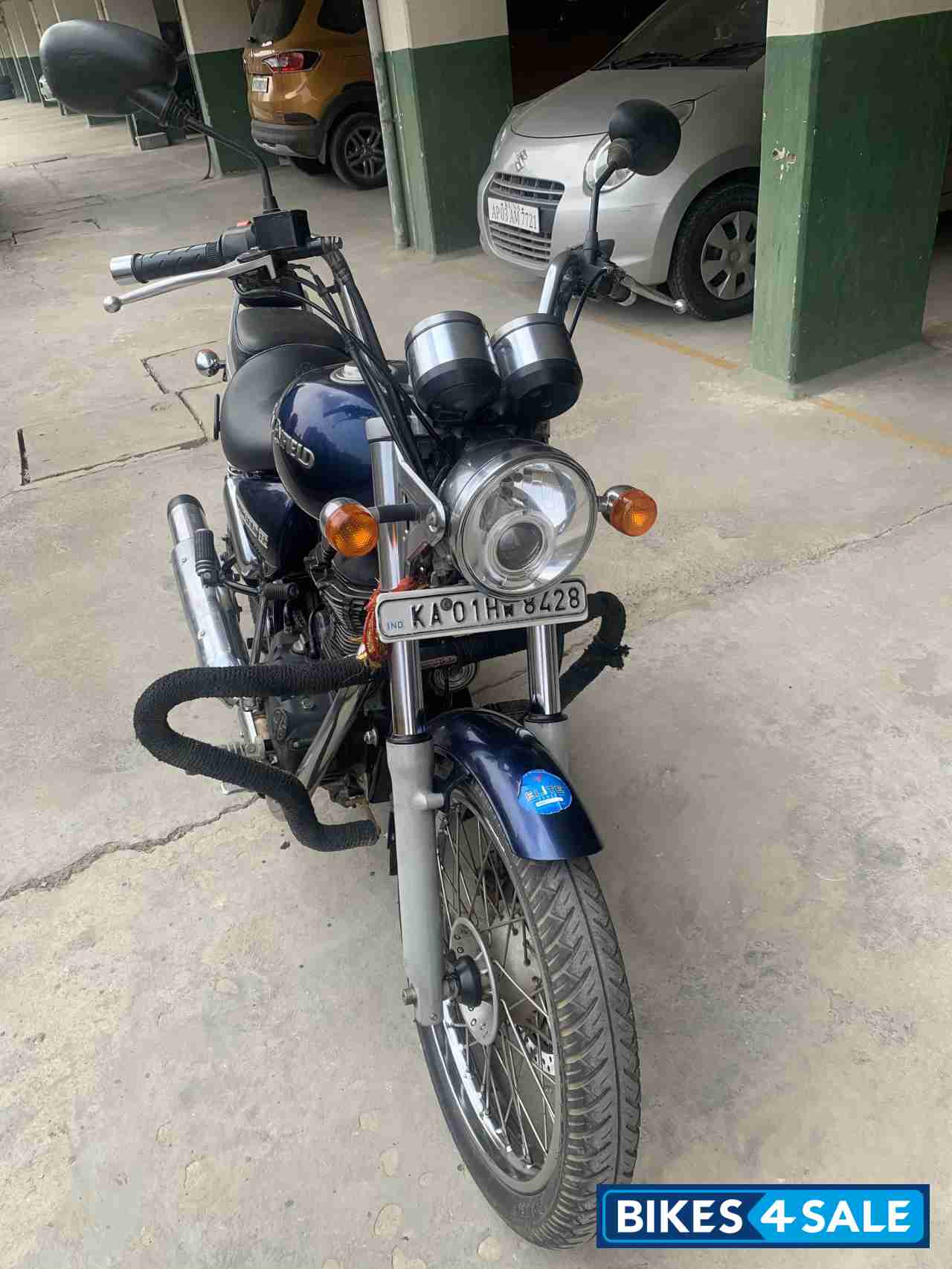 Navy Blue Royal Enfield Thunderbird 350 Navy Blue Royal Enfield Thunderbird 350