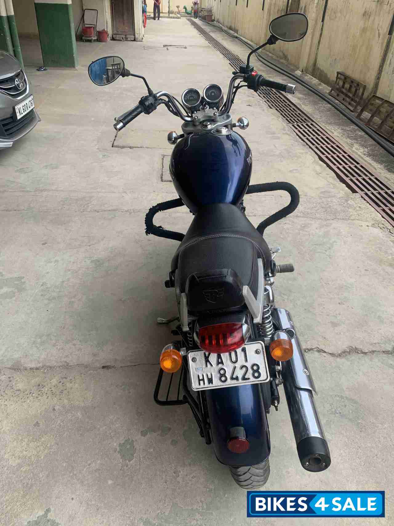 Navy Blue Royal Enfield Thunderbird 350 Navy Blue Royal Enfield Thunderbird 350