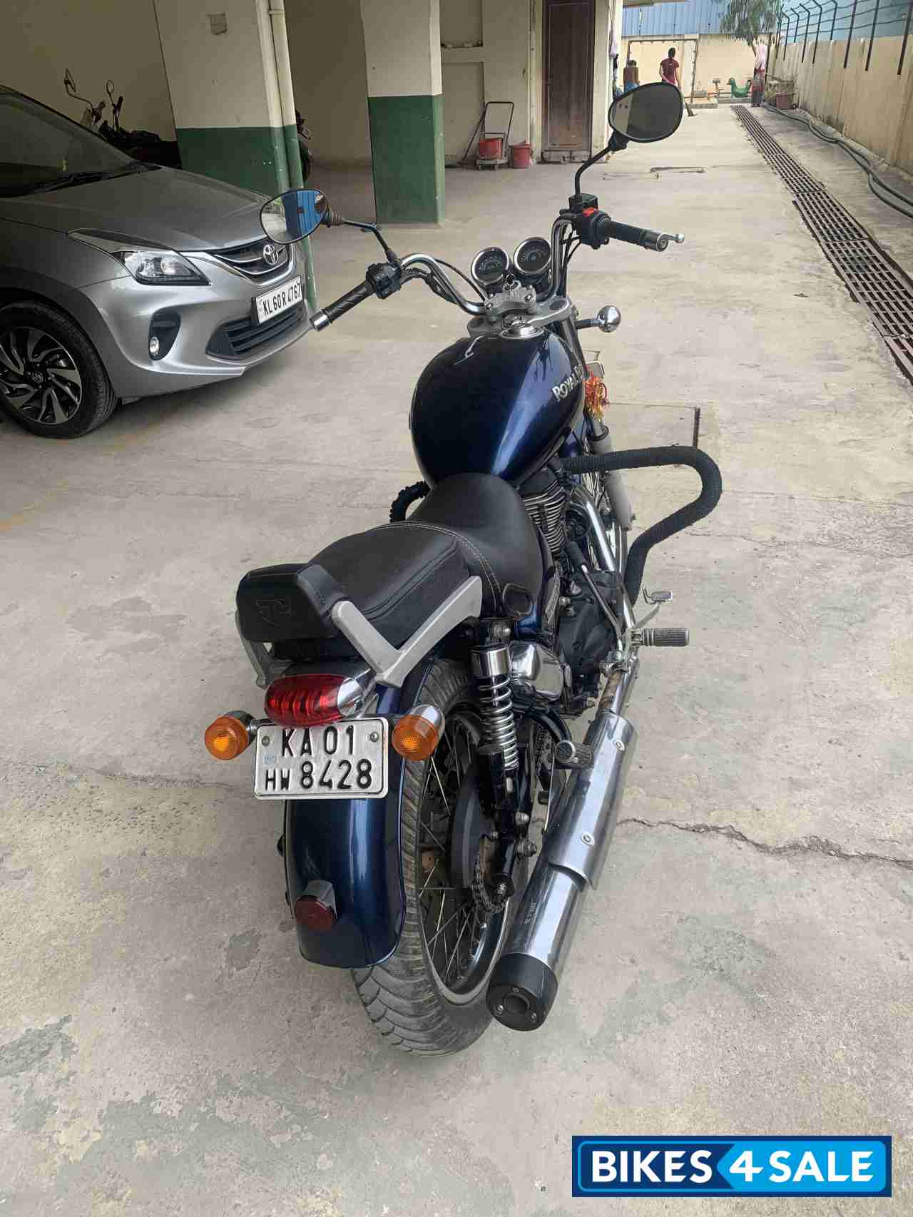 Navy Blue Royal Enfield Thunderbird 350 Navy Blue Royal Enfield Thunderbird 350