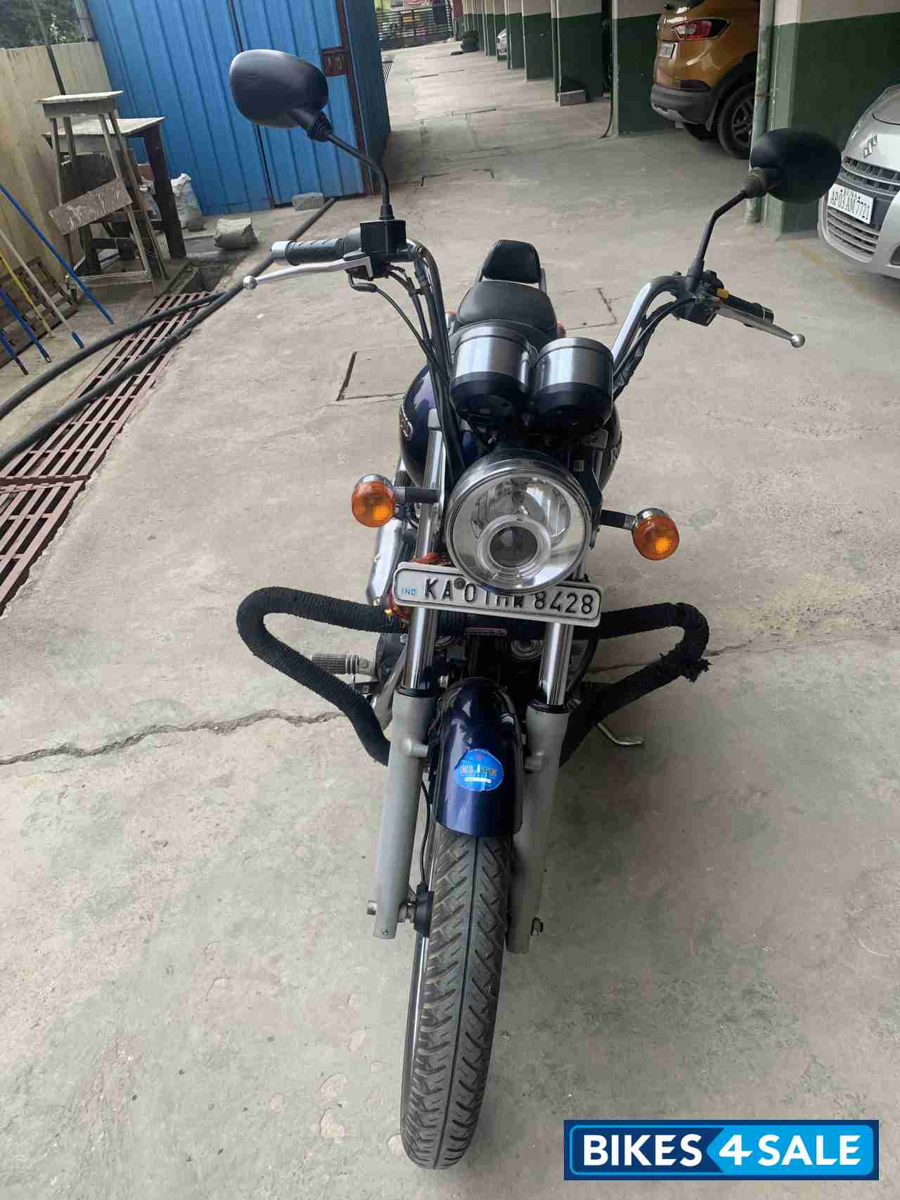 Navy Blue Royal Enfield Thunderbird 350 Navy Blue Royal Enfield Thunderbird 350