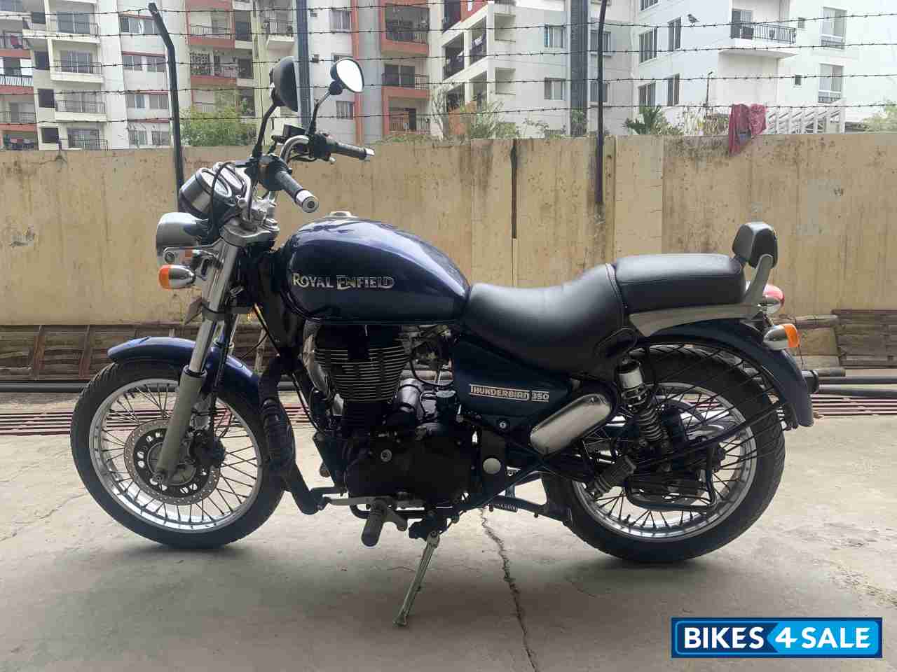Navy Blue Royal Enfield Thunderbird 350 Navy Blue Royal Enfield Thunderbird 350